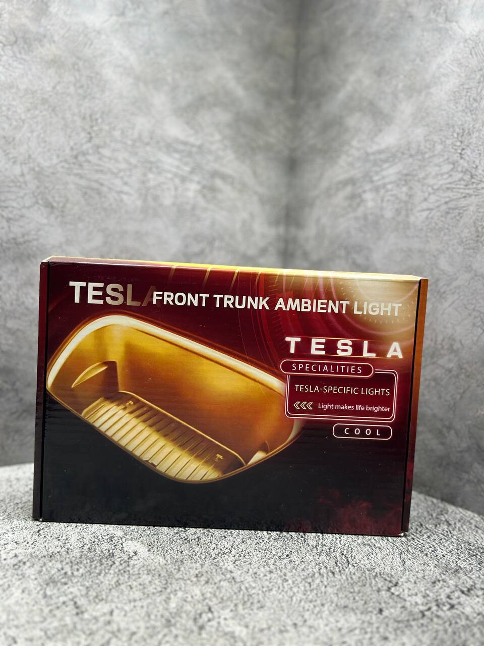 Tesla-Front trunk light